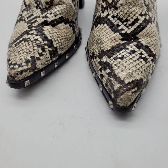 Charles By Charles David Dodger black snake print Ankle Boots Women’s Sz 7 ivory - Picture 3 of 10